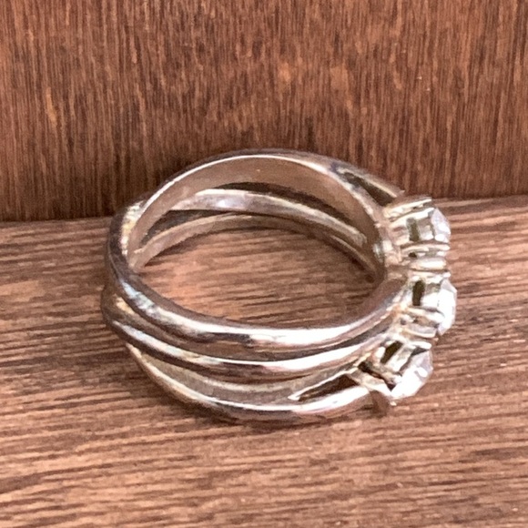 ♥️ Sale 3for$15! Vtg Silver Tone Clear Stone Ring Intersecting Bands size 6.5 - Picture 2 of 8